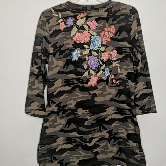 Papparazi by Biz Camouflage Embroidered Top - Picture 3 of 13